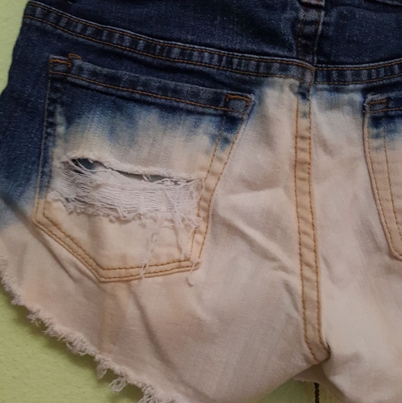 Shorts - Picture 2 of 4